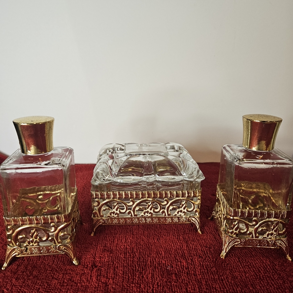 VTG ORMOLU FILIGREE GOLD GILT VANITY SET- (2) PERFUME BOTTLES LIDDED TRINKET BOX